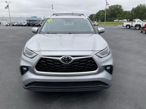 Celestial Silver Metallic 2021 Toyota Highlander XLE