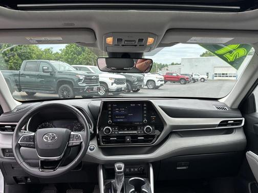 Celestial Silver Metallic 2021 Toyota Highlander XLE