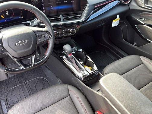 Summit White 2026 Chevrolet Trax 2RS