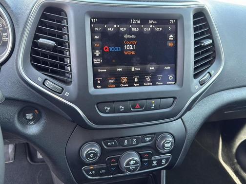 2023 Jeep Cherokee Altitude Lux