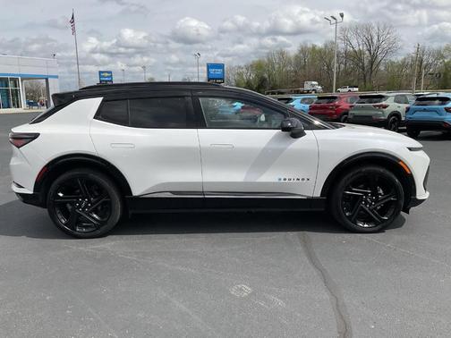 Iridescent Pearl Tricoat 2024 Chevrolet Equinox EV RS