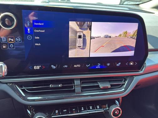 Iridescent Pearl Tricoat 2024 Chevrolet Equinox EV RS