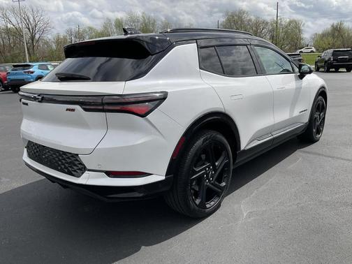 Iridescent Pearl Tricoat 2024 Chevrolet Equinox EV RS