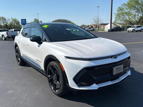 Iridescent Pearl Tricoat 2024 Chevrolet Equinox EV RS