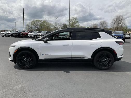 Iridescent Pearl Tricoat 2024 Chevrolet Equinox EV RS