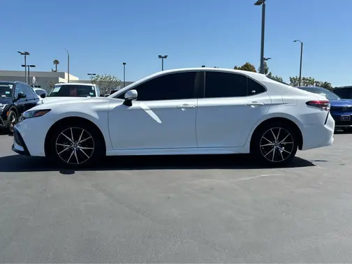 Ice Cap 2024 Toyota Camry SE