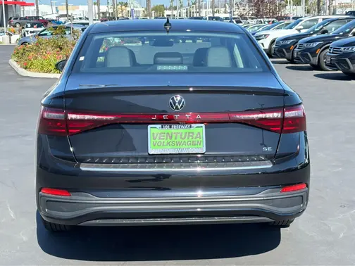 Deep Black Pearl 2026 Volkswagen Jetta SE