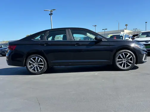 Deep Black Pearl 2026 Volkswagen Jetta SE