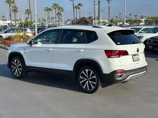 Pure White 2023 Volkswagen Taos SE