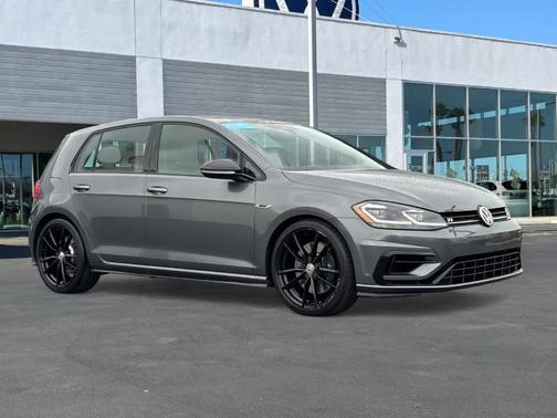 2019 Volkswagen Golf R 2.0T w/DCC & Navigation