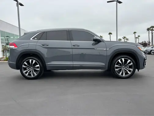 Pure Gray 2023 Volkswagen Atlas Cross Sport 3.6L V6 SEL Premium R-Line