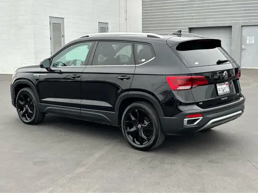 Deep Black Pearl 2023 Volkswagen Taos SE