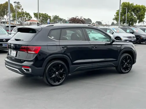 Deep Black Pearl 2023 Volkswagen Taos SE