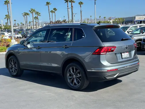 Platinum Gray Metallic 2023 Volkswagen Tiguan SE