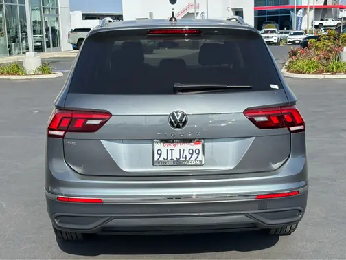 Platinum Gray Metallic 2023 Volkswagen Tiguan SE