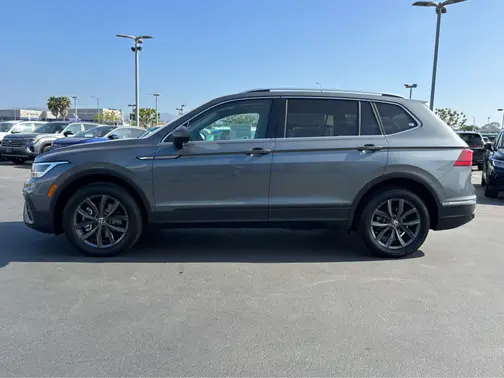 Platinum Gray Metallic 2023 Volkswagen Tiguan SE