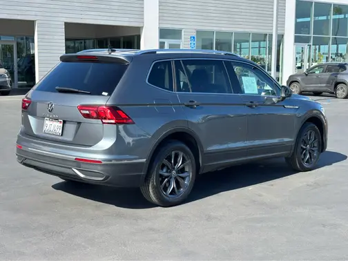 Platinum Gray Metallic 2023 Volkswagen Tiguan SE
