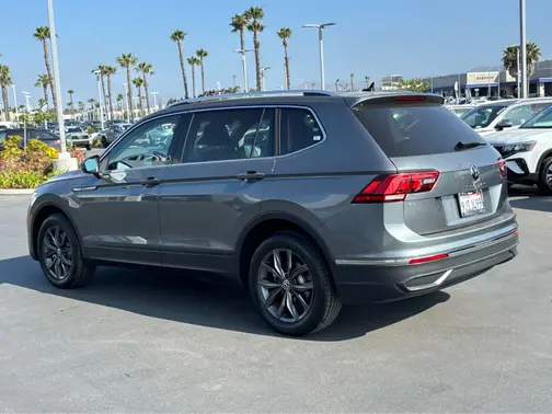 Platinum Gray Metallic 2023 Volkswagen Tiguan SE