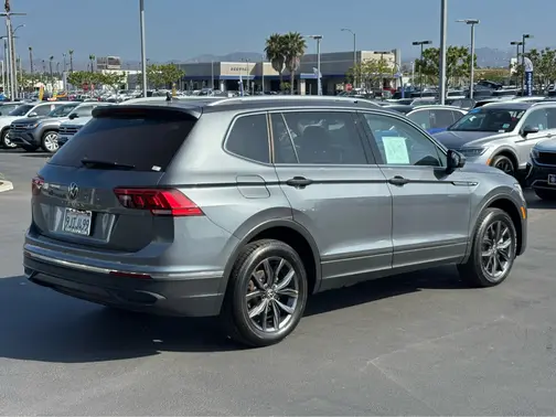 Platinum Gray Metallic 2023 Volkswagen Tiguan SE