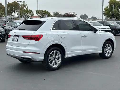 Glacier White Metallic 2023 Audi Q3 Premium
