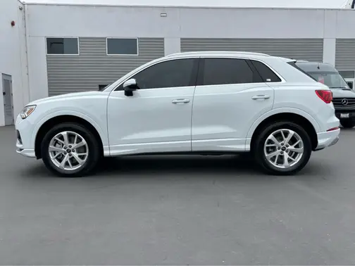 Glacier White Metallic 2023 Audi Q3 Premium