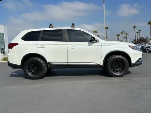 Pearl White 2019 Mitsubishi Outlander ES