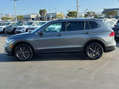 Platinum Gray Metallic 2023 Volkswagen Tiguan SE