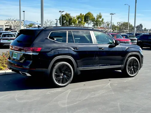Deep Black Pearl 2026 Volkswagen Atlas 2.0T SE w/Technology