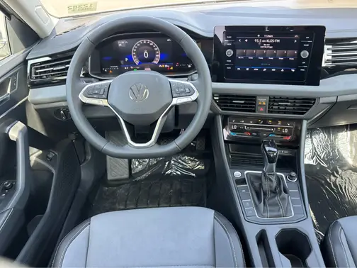 PYRITE SILVER 2026 Volkswagen Jetta SE