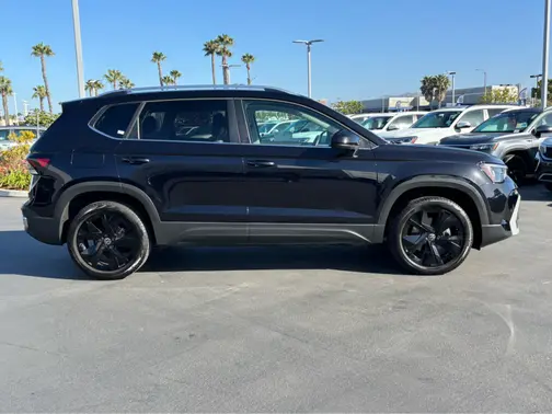 Deep Black Pearl 2025 Volkswagen Taos SE