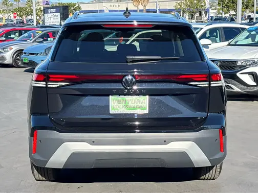 Deep Black Pearl 2026 Volkswagen Tiguan S