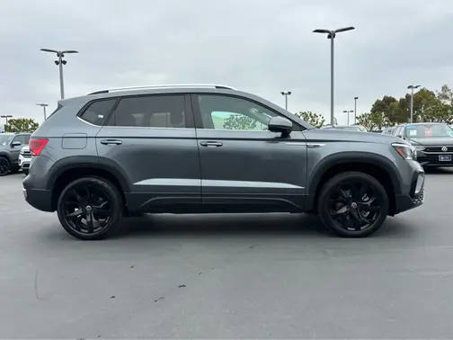 Platinum Gray Metallic 2023 Volkswagen Taos SE