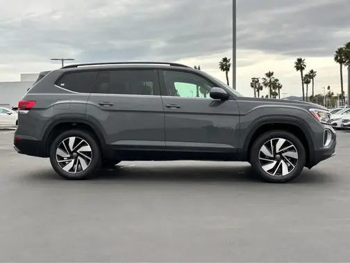 Pure Gray 2026 Volkswagen Atlas 2.0T SE w/Technology
