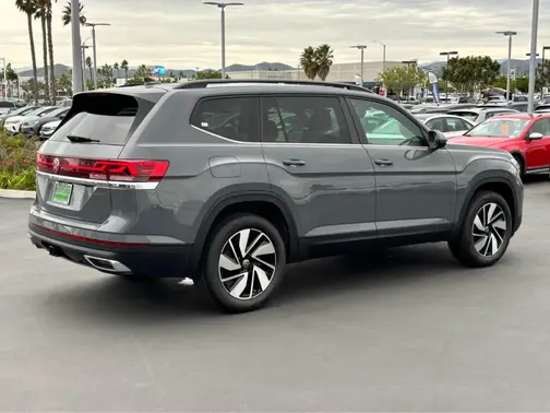 Pure Gray 2026 Volkswagen Atlas 2.0T SE w/Technology