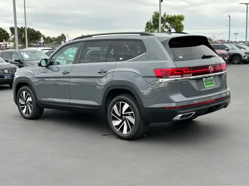 Pure Gray 2026 Volkswagen Atlas 2.0T SE w/Technology
