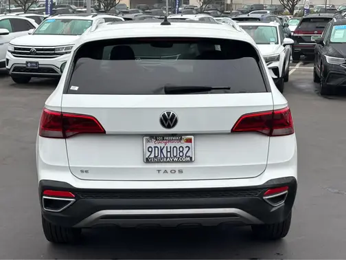 PURE WHITE 2022 Volkswagen Taos SE