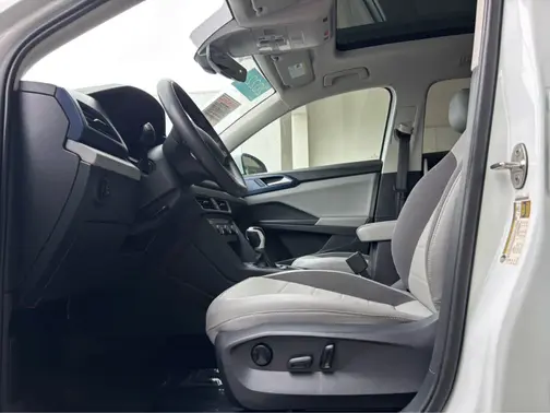 PURE WHITE 2022 Volkswagen Taos SE