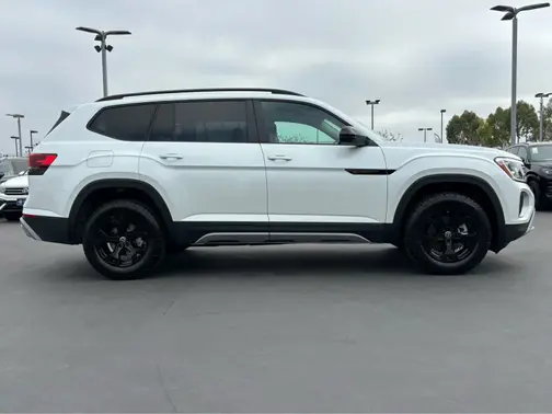 Opal White Pearl 2026 Volkswagen Atlas 2.0T Peak Edition