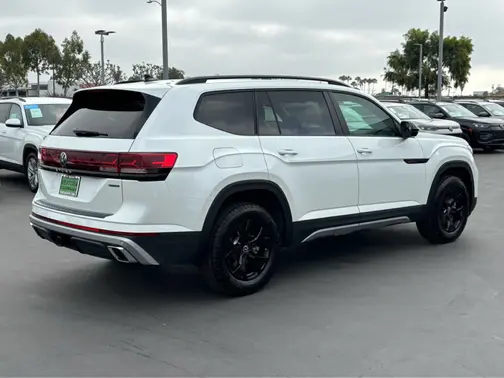 Opal White Pearl 2026 Volkswagen Atlas 2.0T Peak Edition