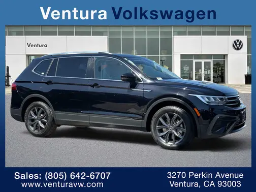 Deep Black Pearl 2022 Volkswagen Tiguan SE