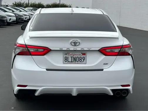 Super White 2019 Toyota Camry SE