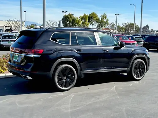 Deep Black Pearl 2026 Volkswagen Atlas 2.0T SE w/Technology