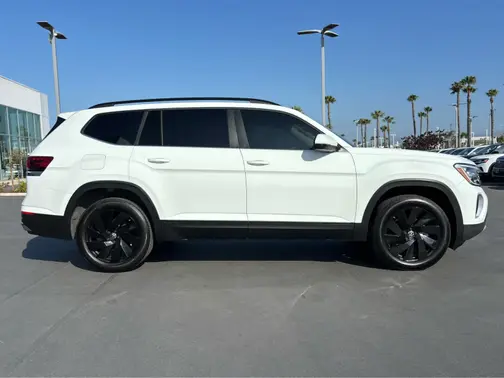 Pure White 2024 Volkswagen Atlas 2.0T SE w/Technology