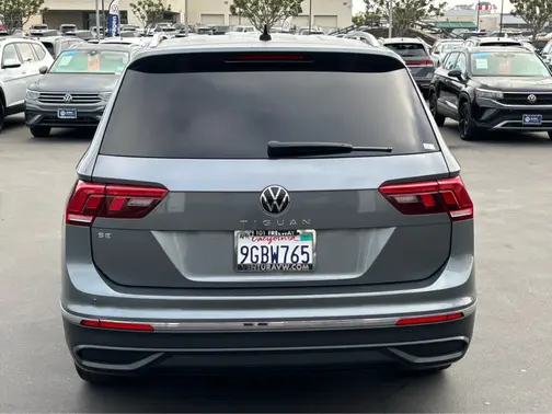 Platinum Gray Metallic 2023 Volkswagen Tiguan SE