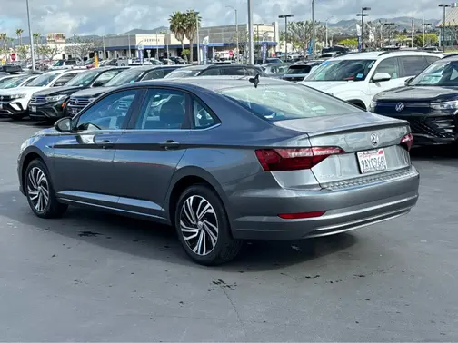 Platinum Gray Metallic 2021 Volkswagen Jetta SEL