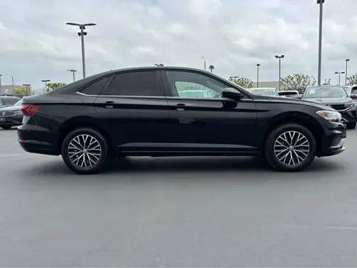 Deep Black Pearl 2021 Volkswagen Jetta SE