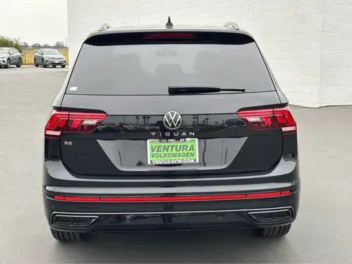 Deep Black Pearl 2022 Volkswagen Tiguan SE R-Line Black
