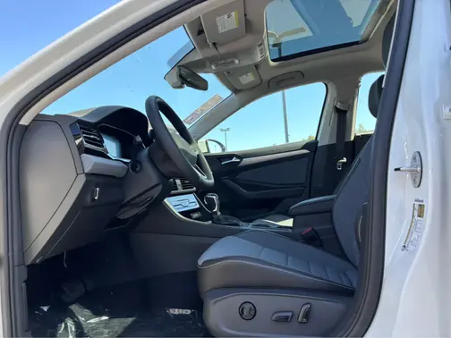 Opal White Pearl 2026 Volkswagen Jetta SE