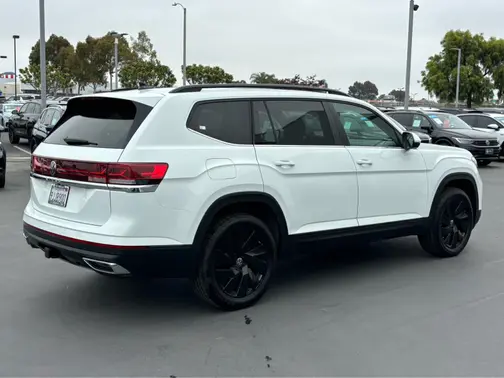 Pure White 2024 Volkswagen Atlas 2.0T SE w/Technology