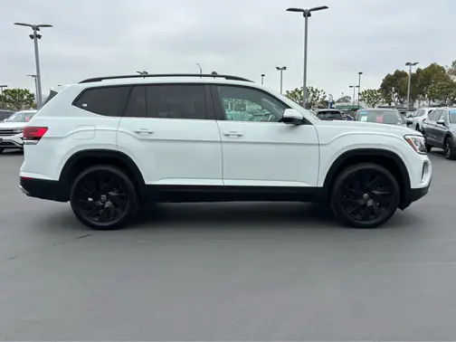 Pure White 2024 Volkswagen Atlas 2.0T SE w/Technology